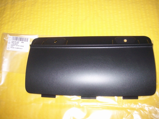 3C98073979B9 - Крышка бампера крюка PASSAT B6 универсал новый *