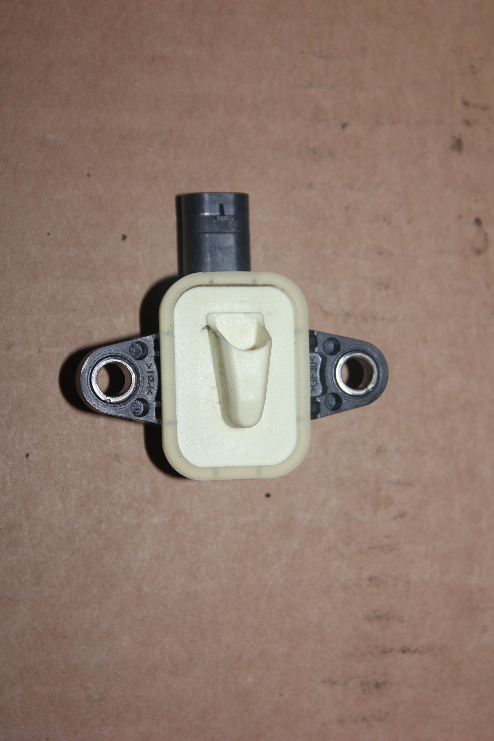 CZUJNIK UDERZENIA BOCZNEGO AUDI 4H0955557