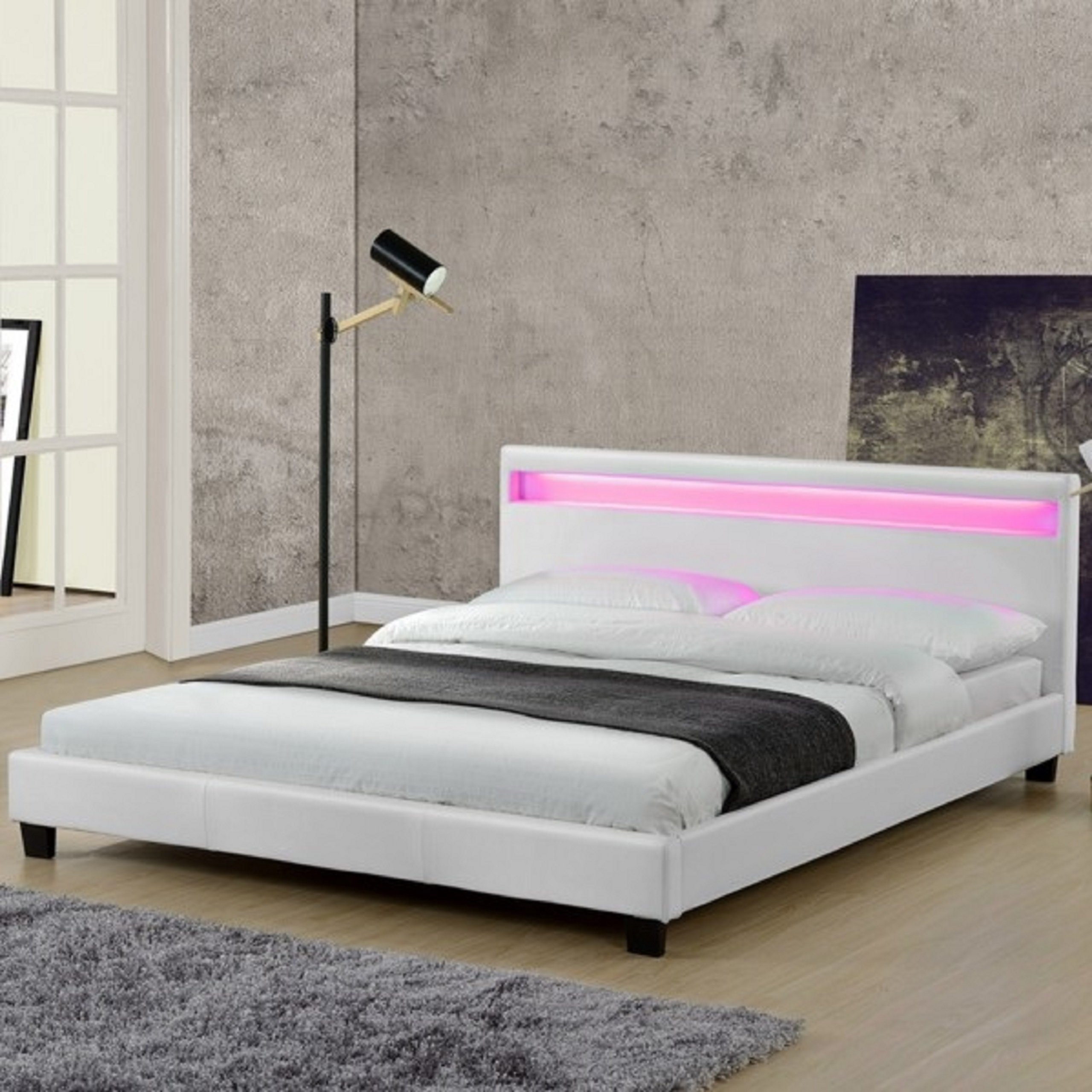 Двуспальная кровать белая 160х200. Кровать Solana Briana 180x200. Красивая кровать двуспальная. Кровать двуспальная с подсветкой. Кровать белая двуспальная.