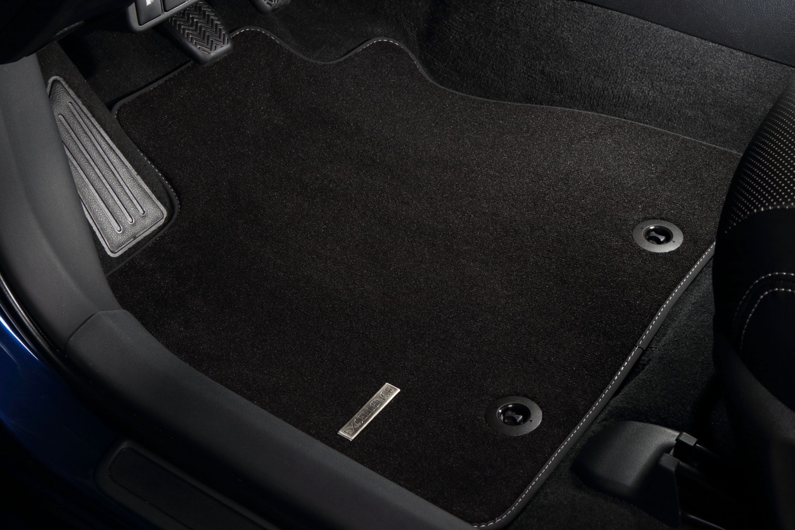 Volvo XC-60 2008- DYWANIKI EXCELLENCE CARMAT Waga produktu z opakowaniem jednostkowym 4 kg