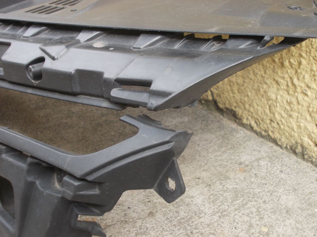 renault CLIO IV решетка радиатора