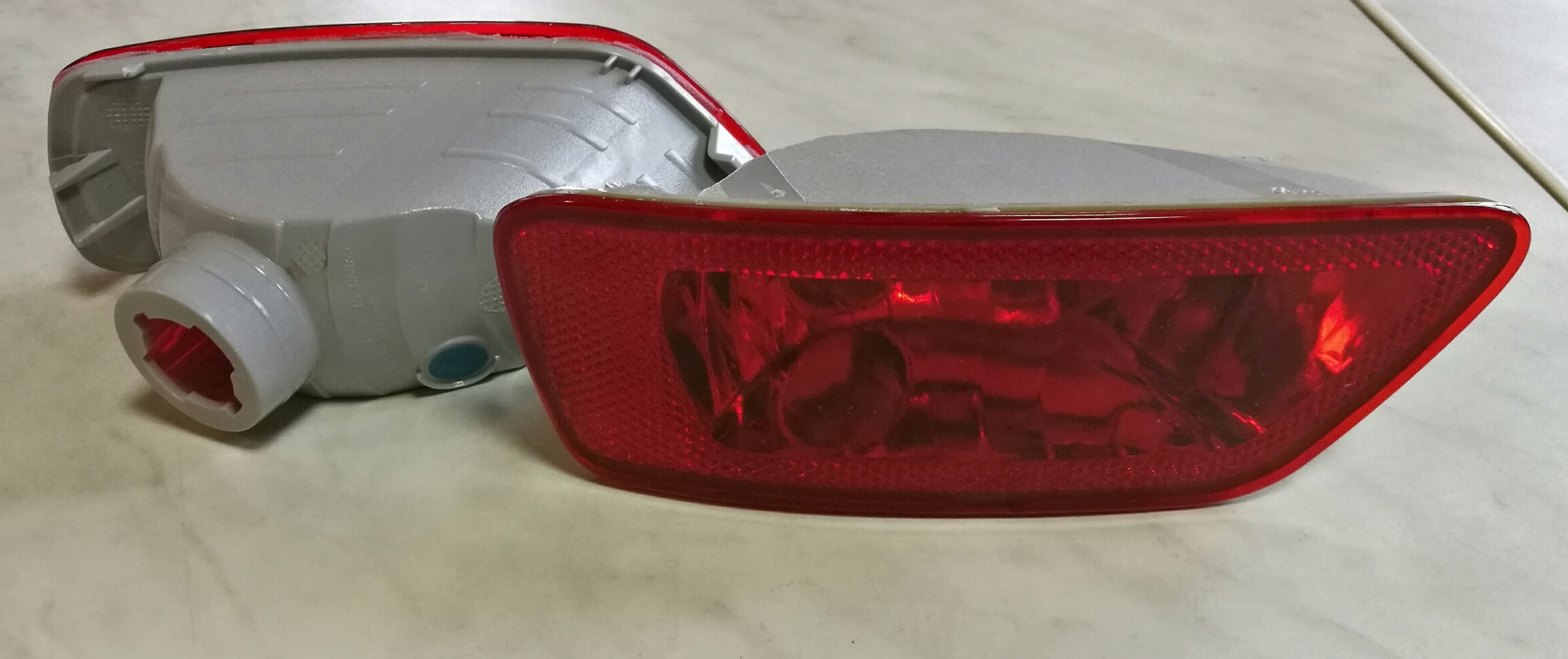 JEEP GRAND CHEROKEE WK2 LAMPA PRZECIWMGIELNA TYLNA Producent części Jeep OE