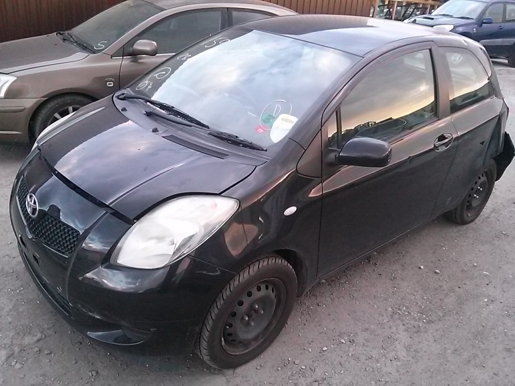 TOYOTA YARIS II 06-11 d4d ЦАПФА ПРАВА ПЕРЕД