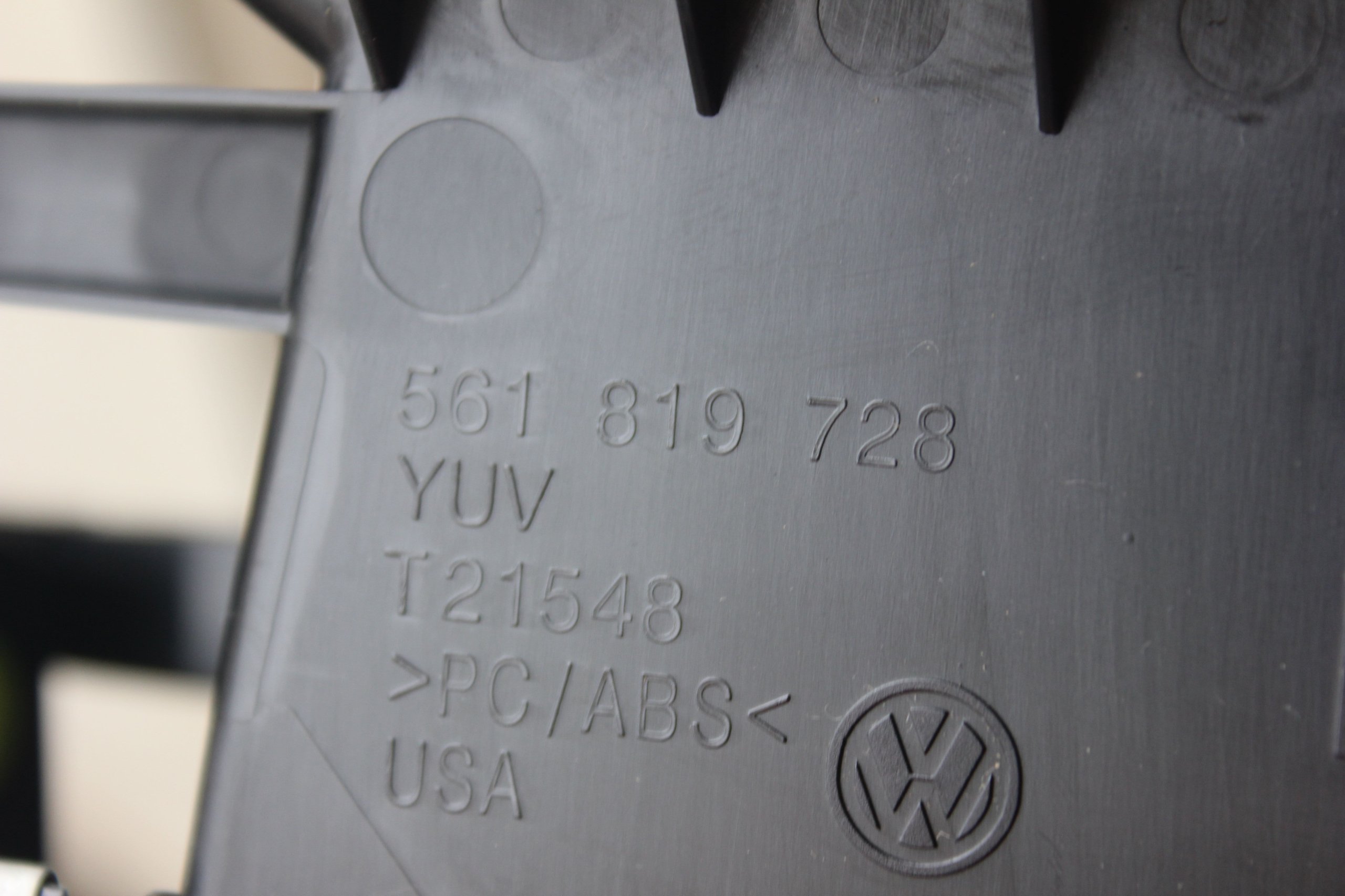 Неисправность часов решетки воздушного потока VW PASSAT B7 561815736