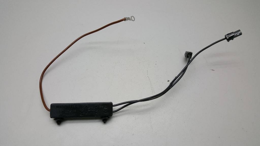 WZMACNIACZ ANTENOWY A2048709189 MERCEDES W204 C220 Waga produktu z opakowaniem jednostkowym 1 kg