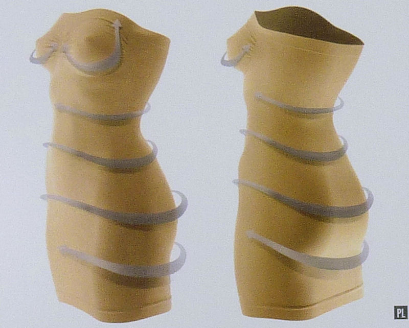 Marilyn DRESS R3 sukienka wyszczuplające b Model Talia Dress