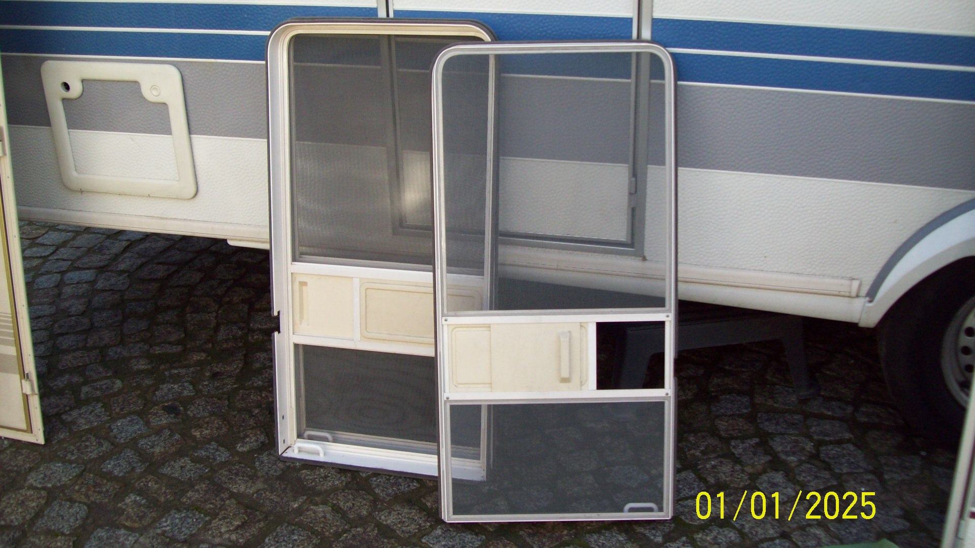 МОСКИТНАЯ СЕТКА С РАМОЙ ДВЕРИ ХОББИ-1997-01