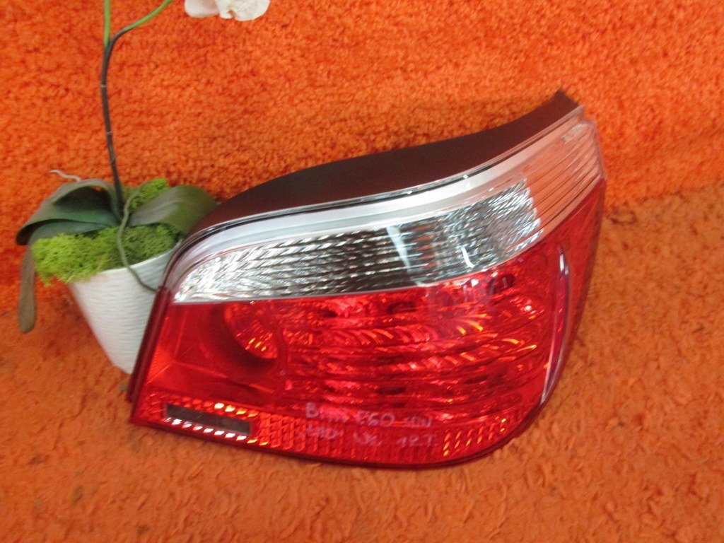 03-06r Bmw 5 E60 хороша фара вкладка зад. права задня
