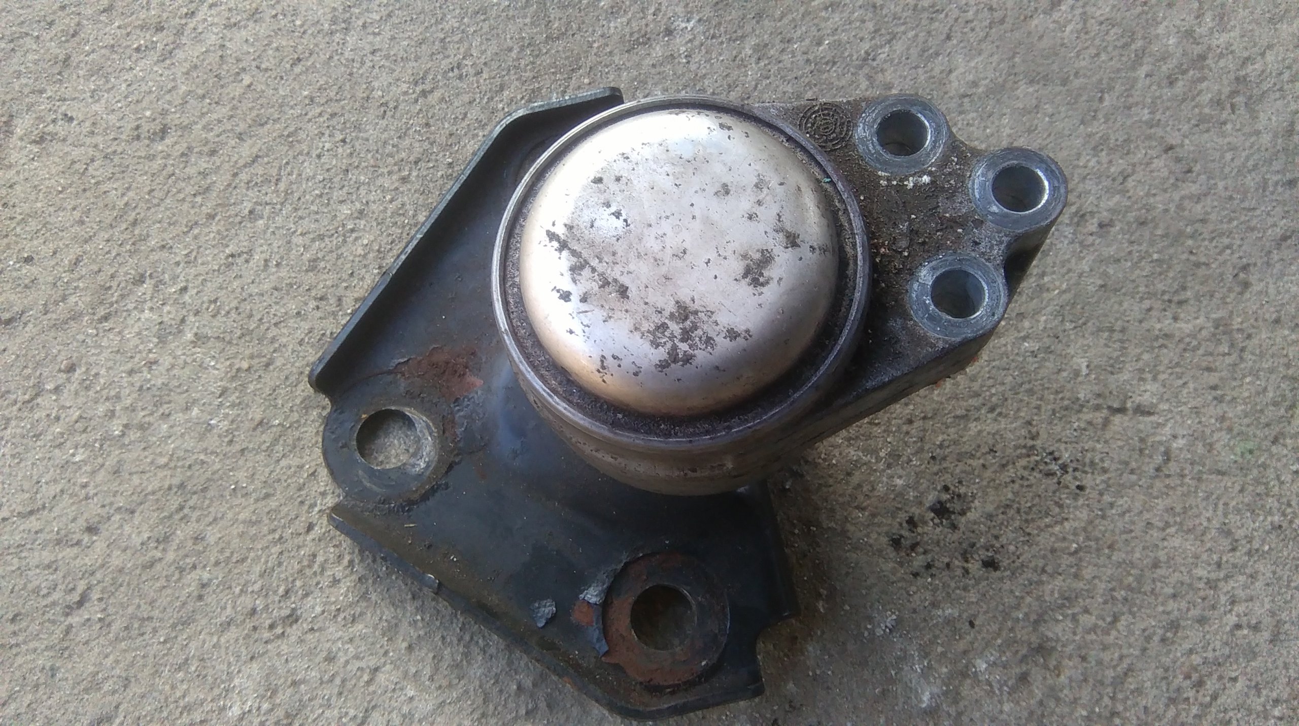 mazda 2 02-07 1.4 b подушка Двигателя