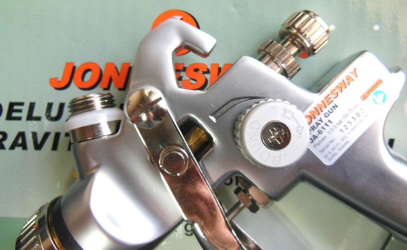 JONNESWAY PISTOLET LAKIERNICZY DYSZA 1.7 MM 6111 Waga produktu z opakowaniem jednostkowym 0.7 kg