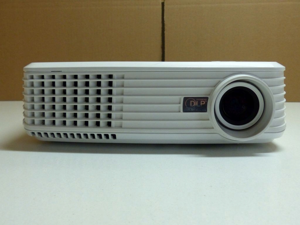 PROJEKTOR RZUTNIK NEC NP100 DLP 2000 ANSI PILOT Kod producenta NP100