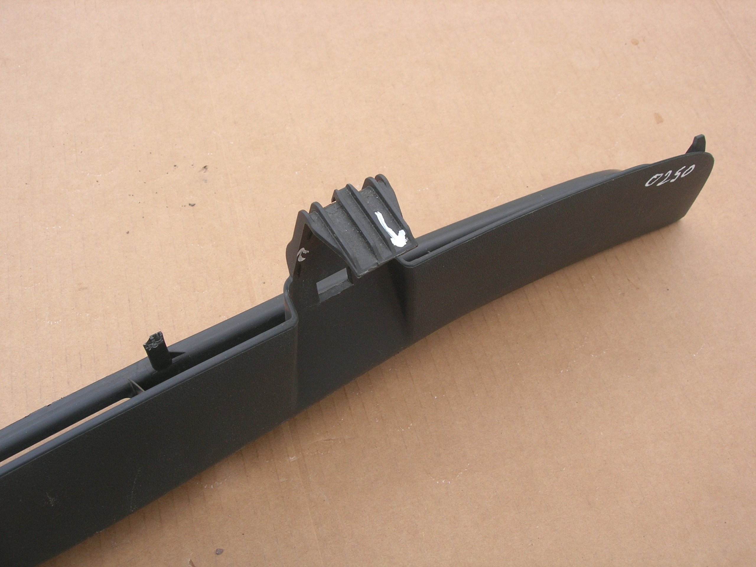 OSŁONA PASA TYŁ SKODA RAPID TOLEDO IV 5JA863459B Producent części Skoda OE