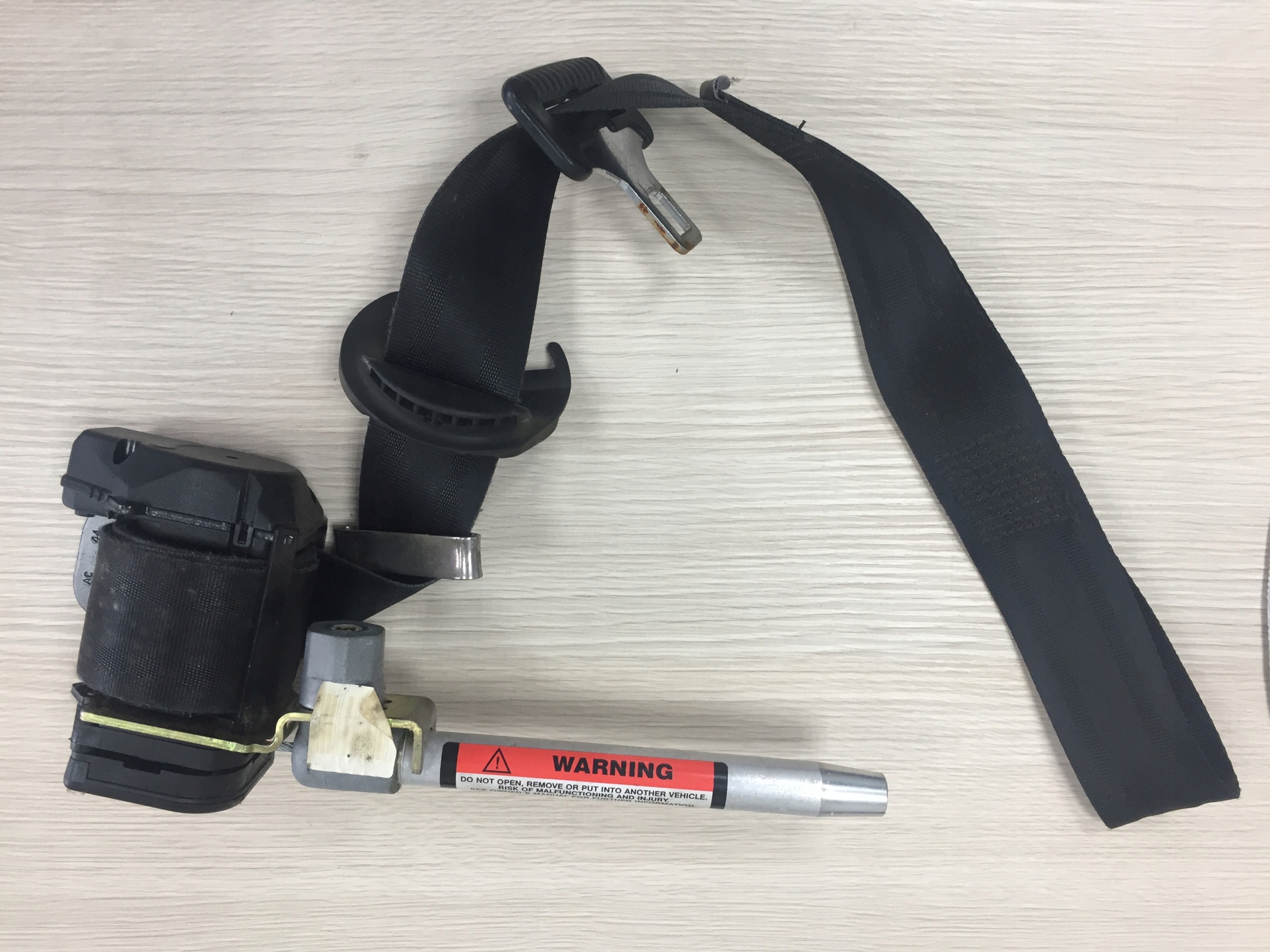 ЛІВИЙ РЕМІНЬ БЕЗПЕКИ НАТЯГУВАЧ SAAB 93 98-02