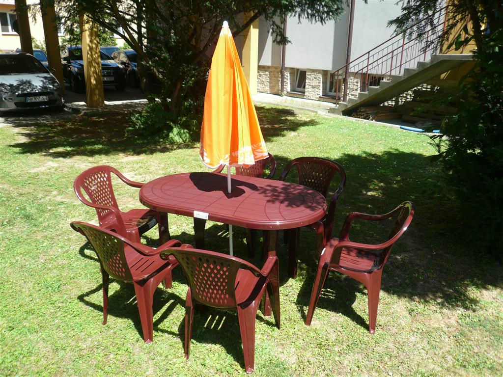 MOCNY OGRODOWY ZESTAW BORDO 6+1 DUŻY STÓŁ +PARASOL Materiał dominujący tworzywo sztuczne