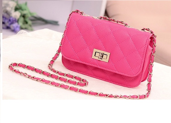 MAŁA TOREBKA PIKOWANA CHANELKA NA ŁAŃCUSZKU Kolor okuć srebrny