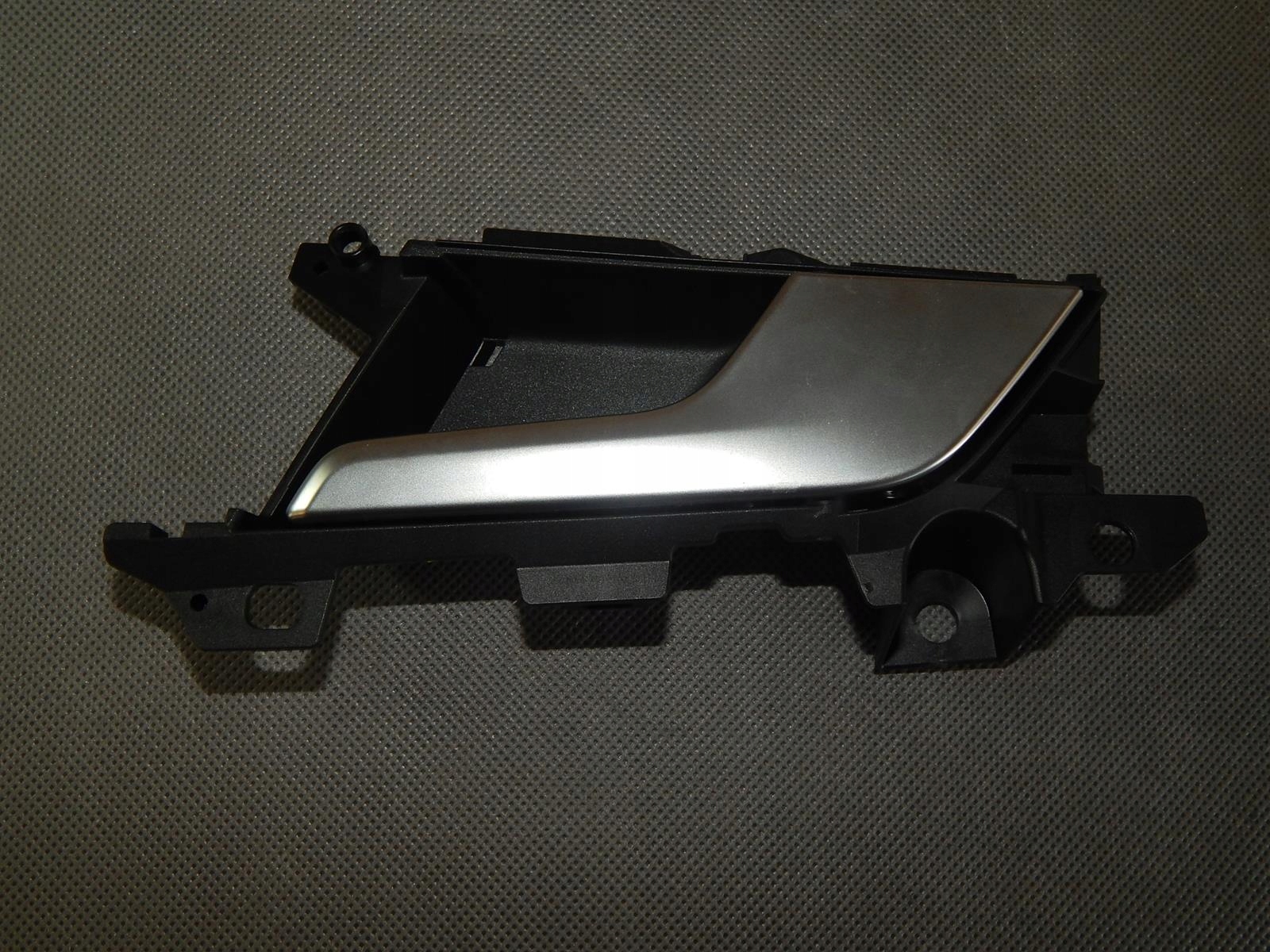 Audi A4 B9 ручка двери внутренняя 8W0839020
