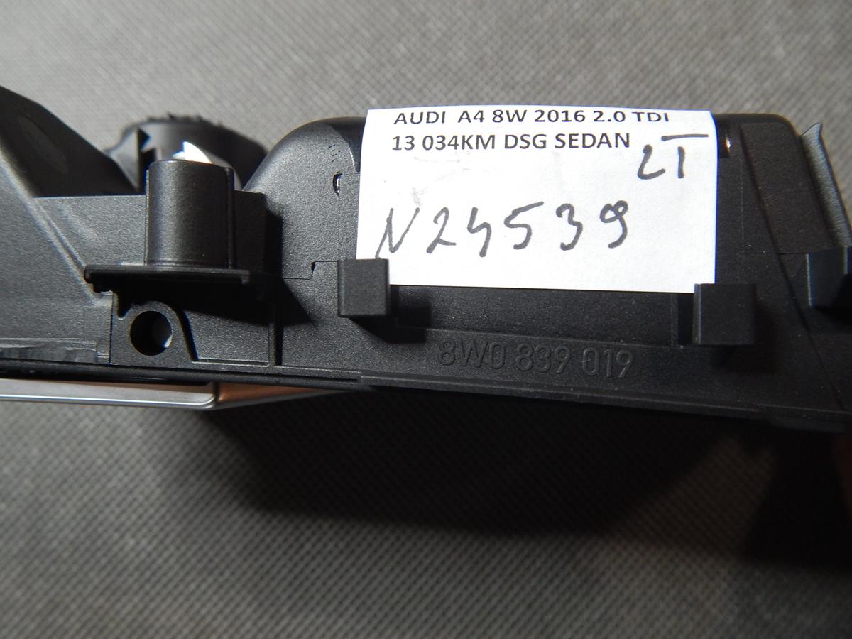 Audi A4 B9 ручка двери внутренняя зад 8W0839019