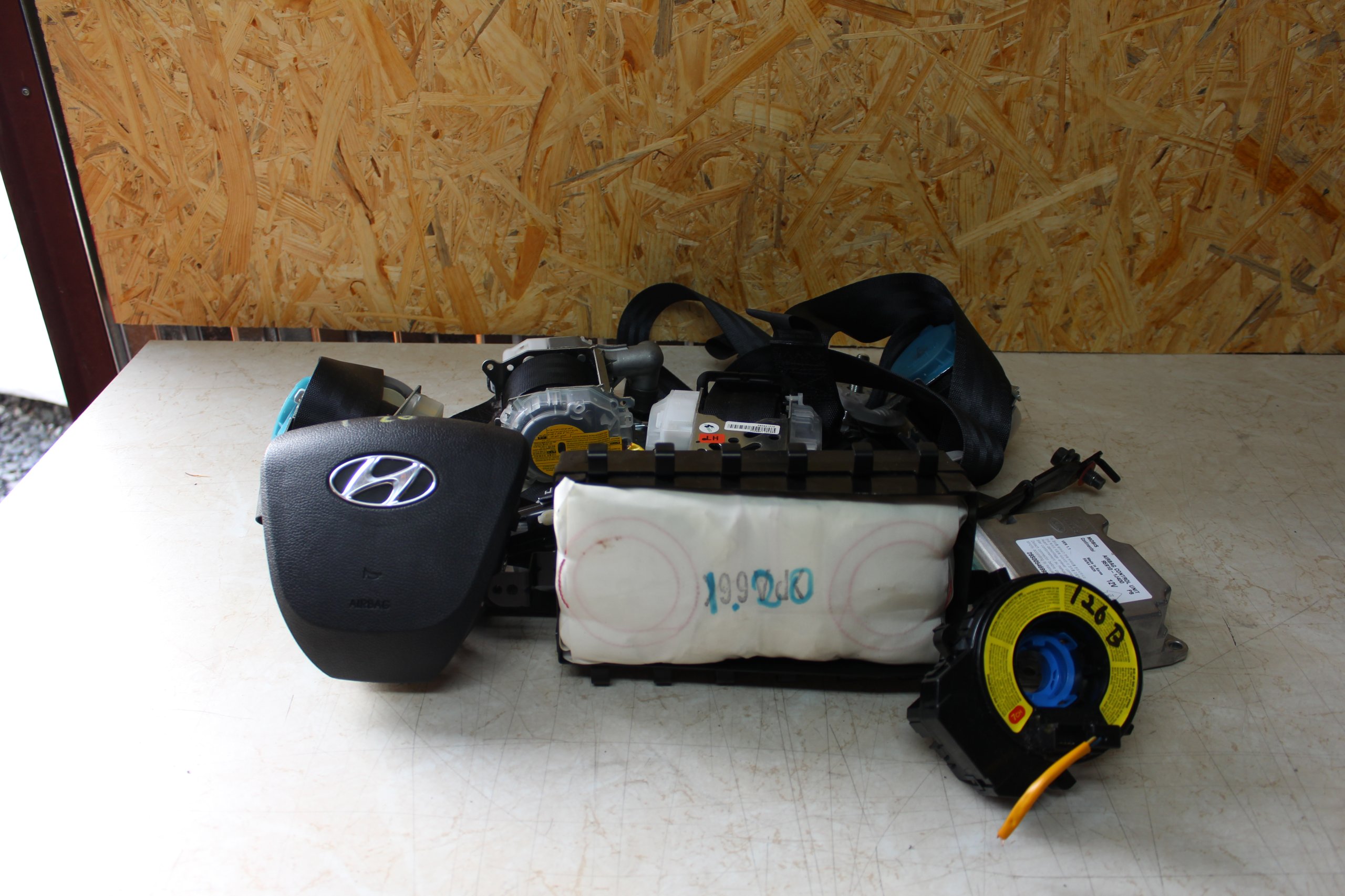 Подушки ремни Hyundai и 20 08-14 r