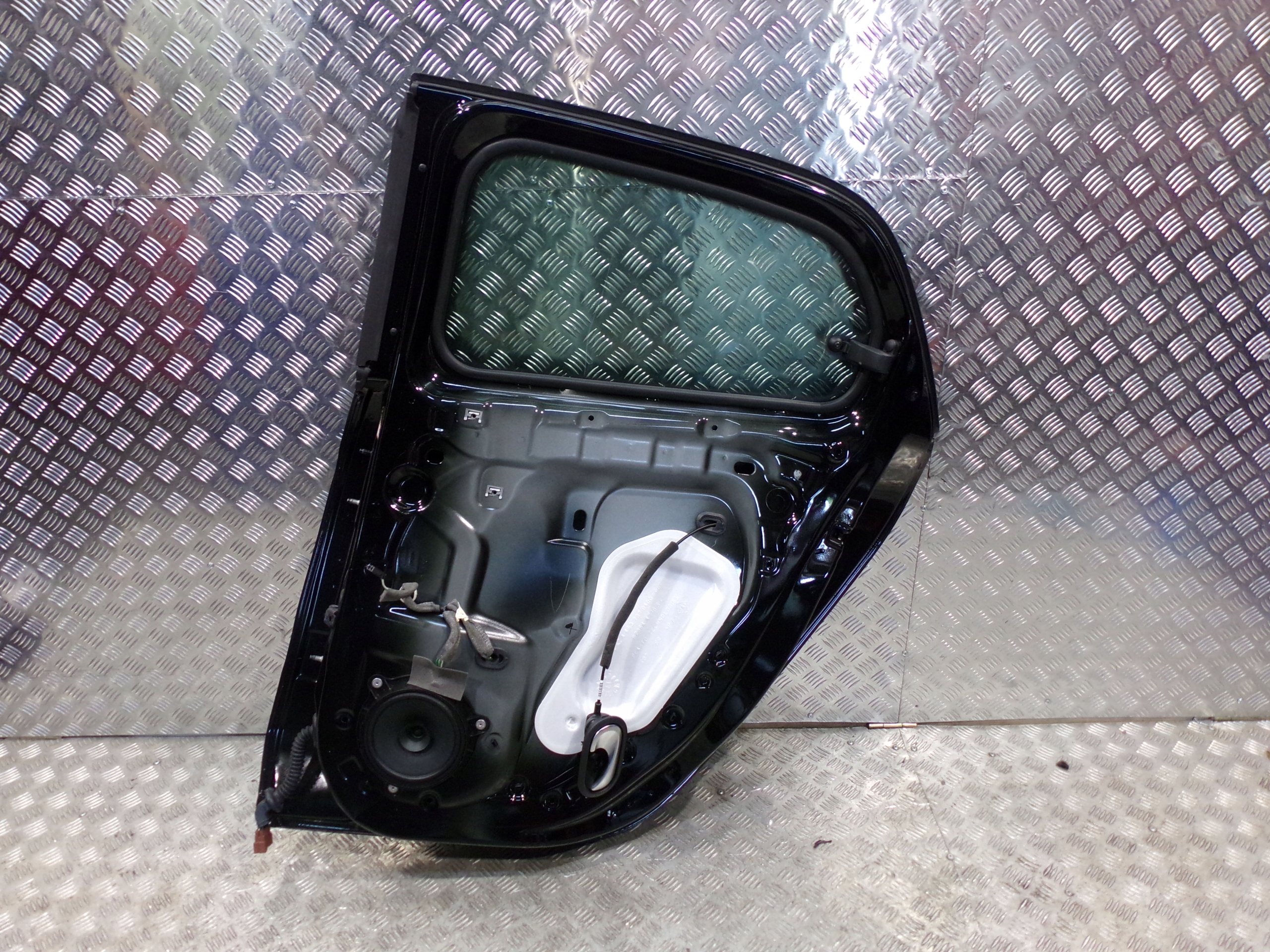 SMART FORFOUR W453 DRZWI PRAWY TYŁ Producent części Mercedes-Benz OE