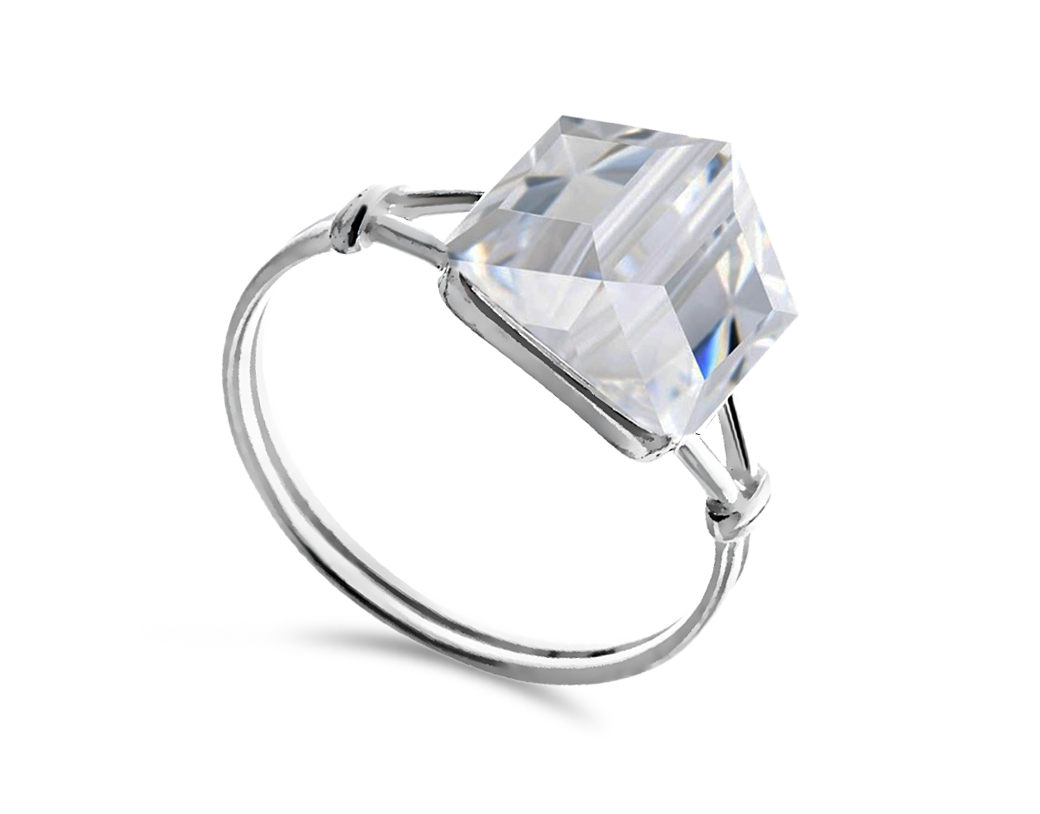 

Srebrny Pierścionek Z Kamieniem Swarovski 925 r.18