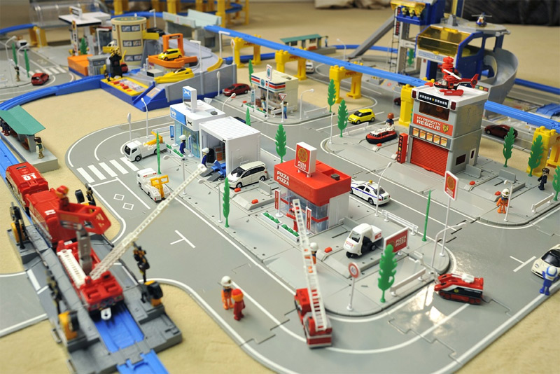 TOMICA 85209 - PODPORY - DUMICA Materiał Plastik