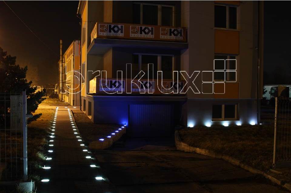 ZESTAW 8X ŚWIECĄCA KOSTKA BRUKOWA LED 14x14 KOLORY Długość 14 cm