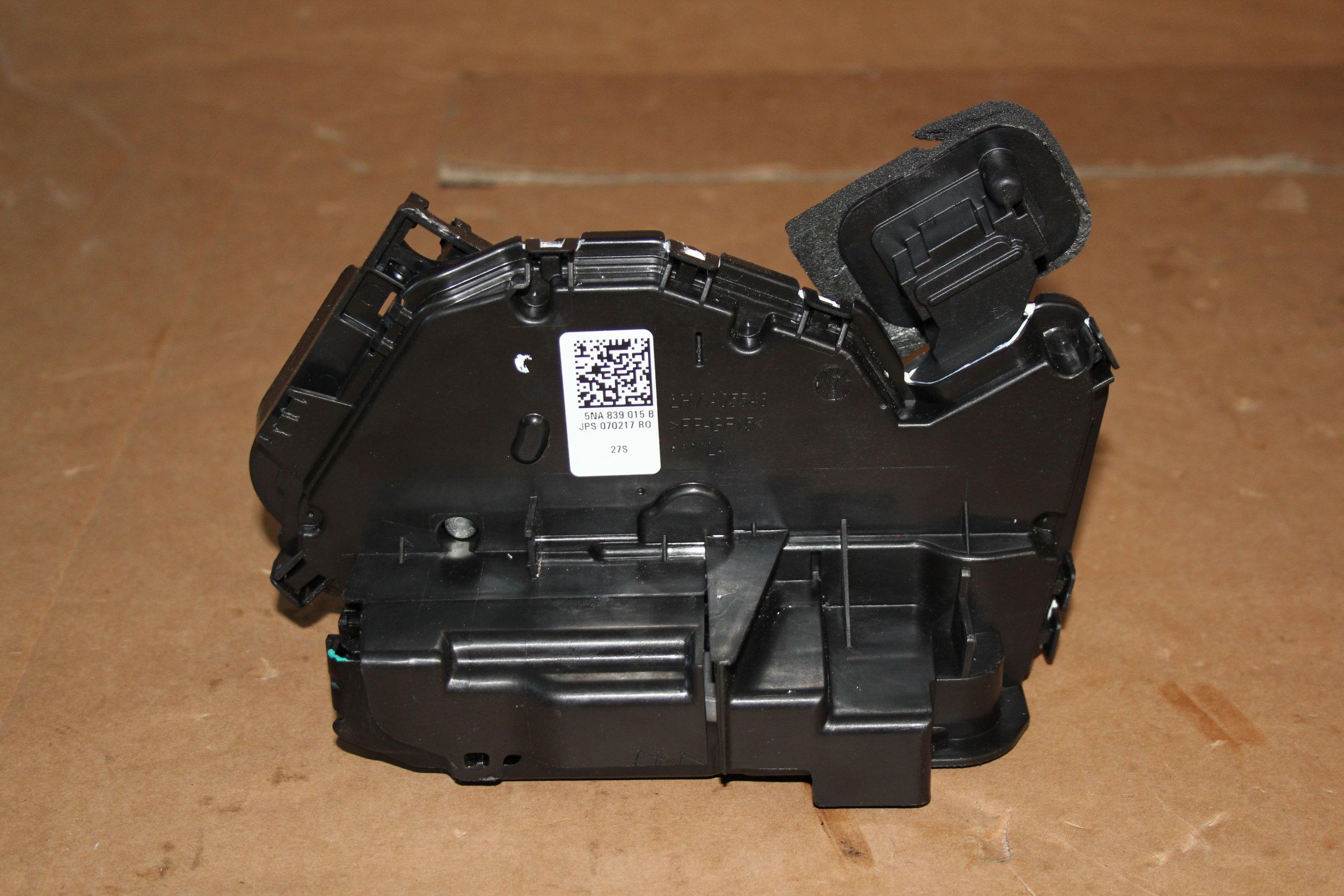 ЗАМОК ДВЕРИ ЗАДНИЙ ЛЕВЫЙ VW ARTEON 5NA839015B D