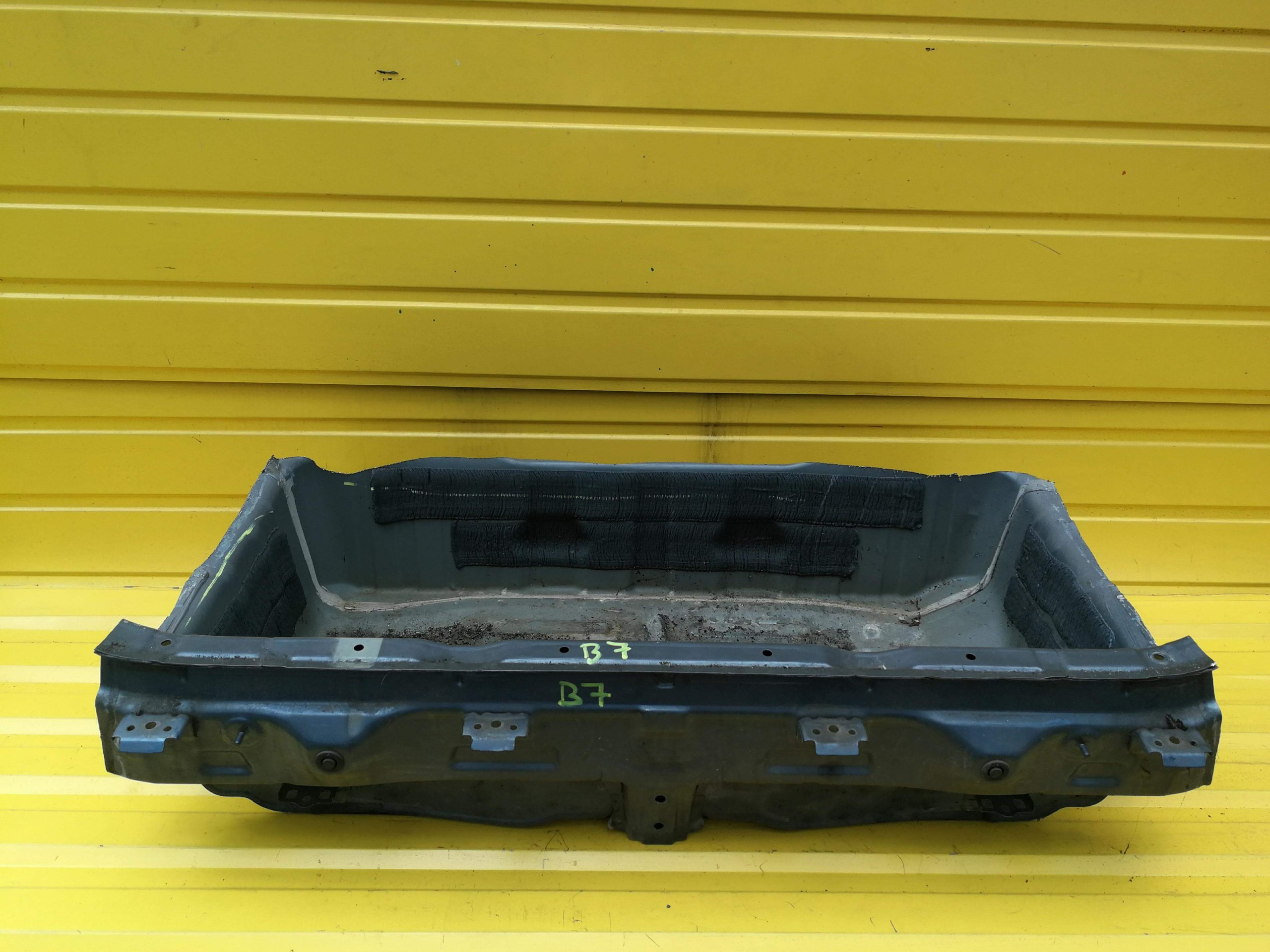 TOYOTA RAV4 ЗАДНІЙ РЕМІНЬ ЗАДНЯ ВАННА 06-12