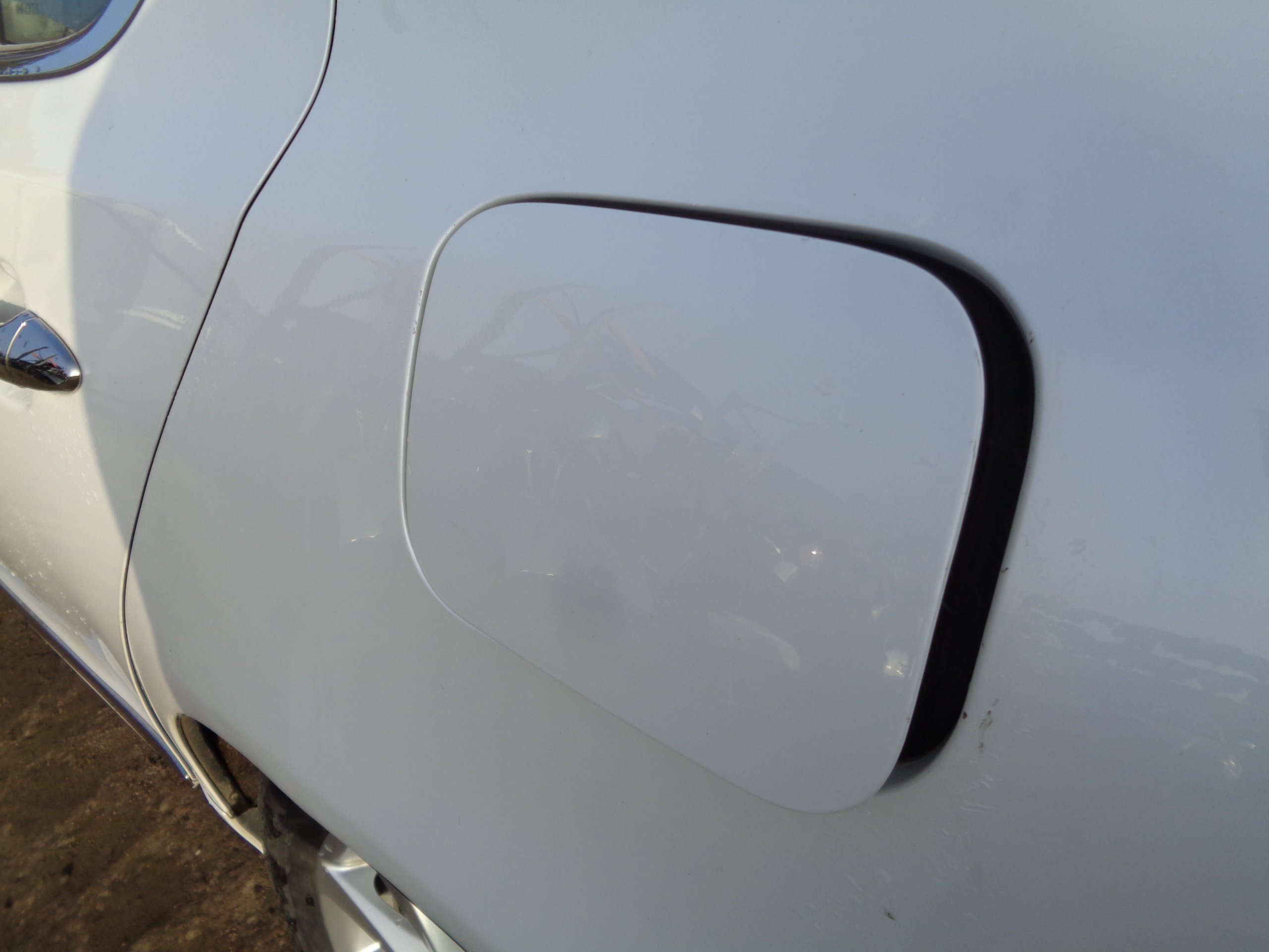 KLAPKA WLEWU PALIWA LEXUS LS LS460L 077 12 17 FV Color white