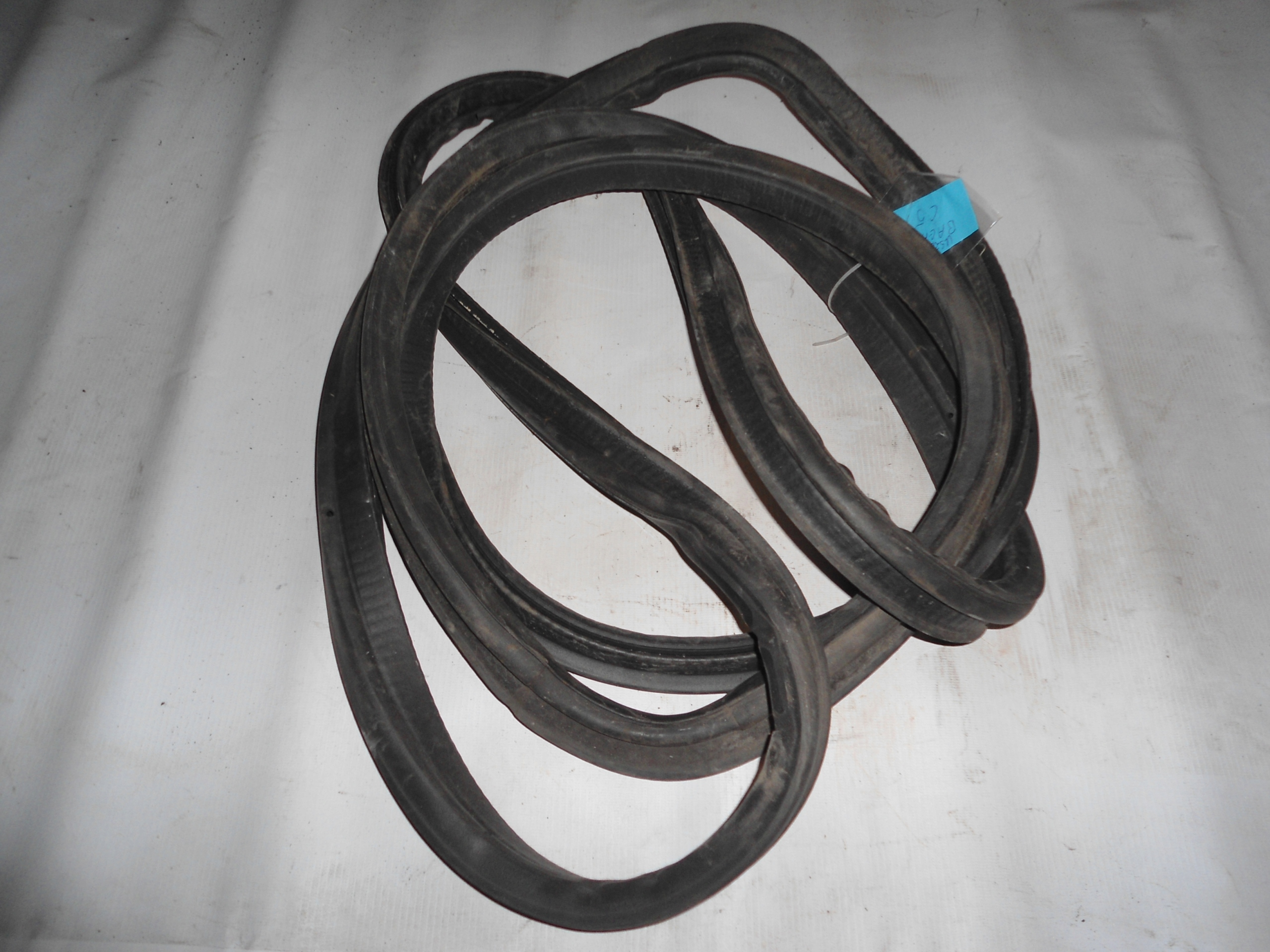 USZCZELKA BAGAZNIKA CHEVROLET CORVETTE C5 2000R