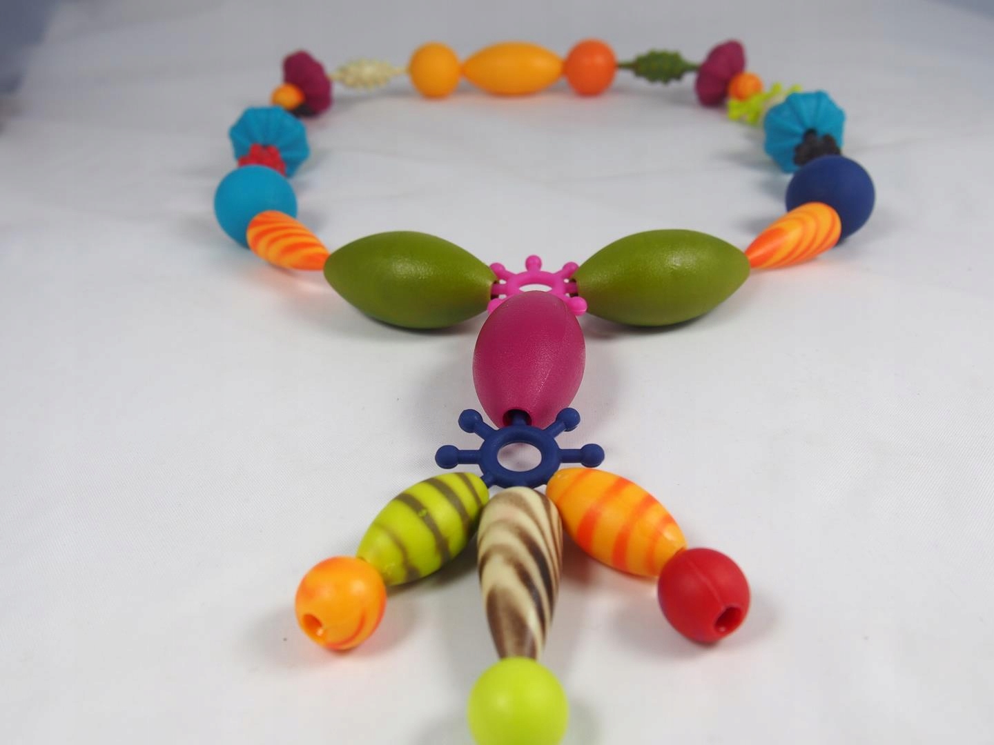 Pop Arty! Koraliki do biżuterii 500 el. B.TOYS Szerokość produktu 14 cm