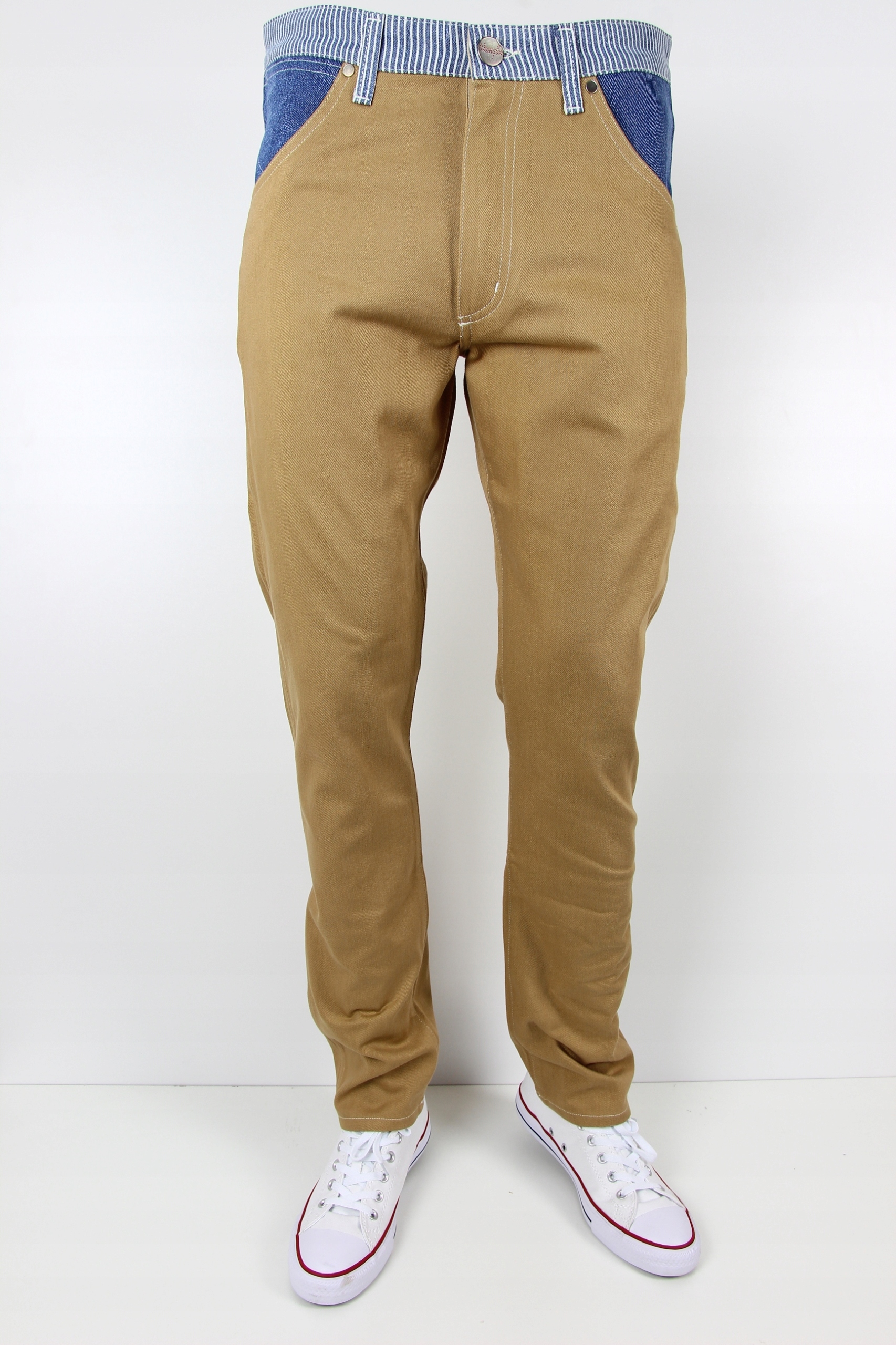 WRANGLER x PETER MAX JEANSY GREENSBORO FIT_W30 L32 Model SPENCER / GREENSBORO