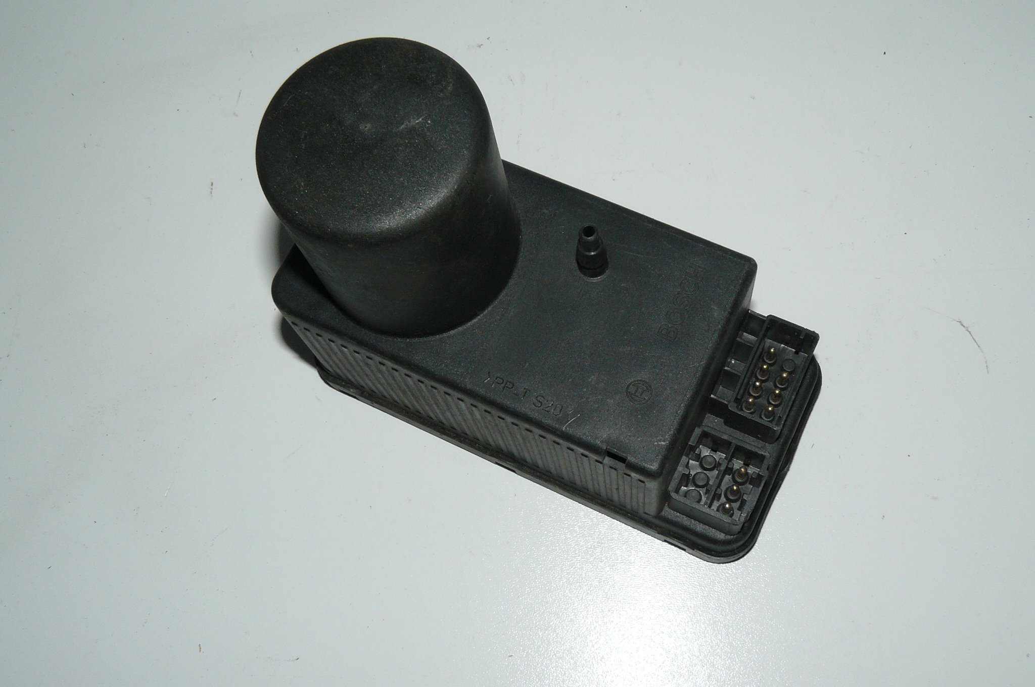 Насос замку Мерседес В202 2028001048 2028001648