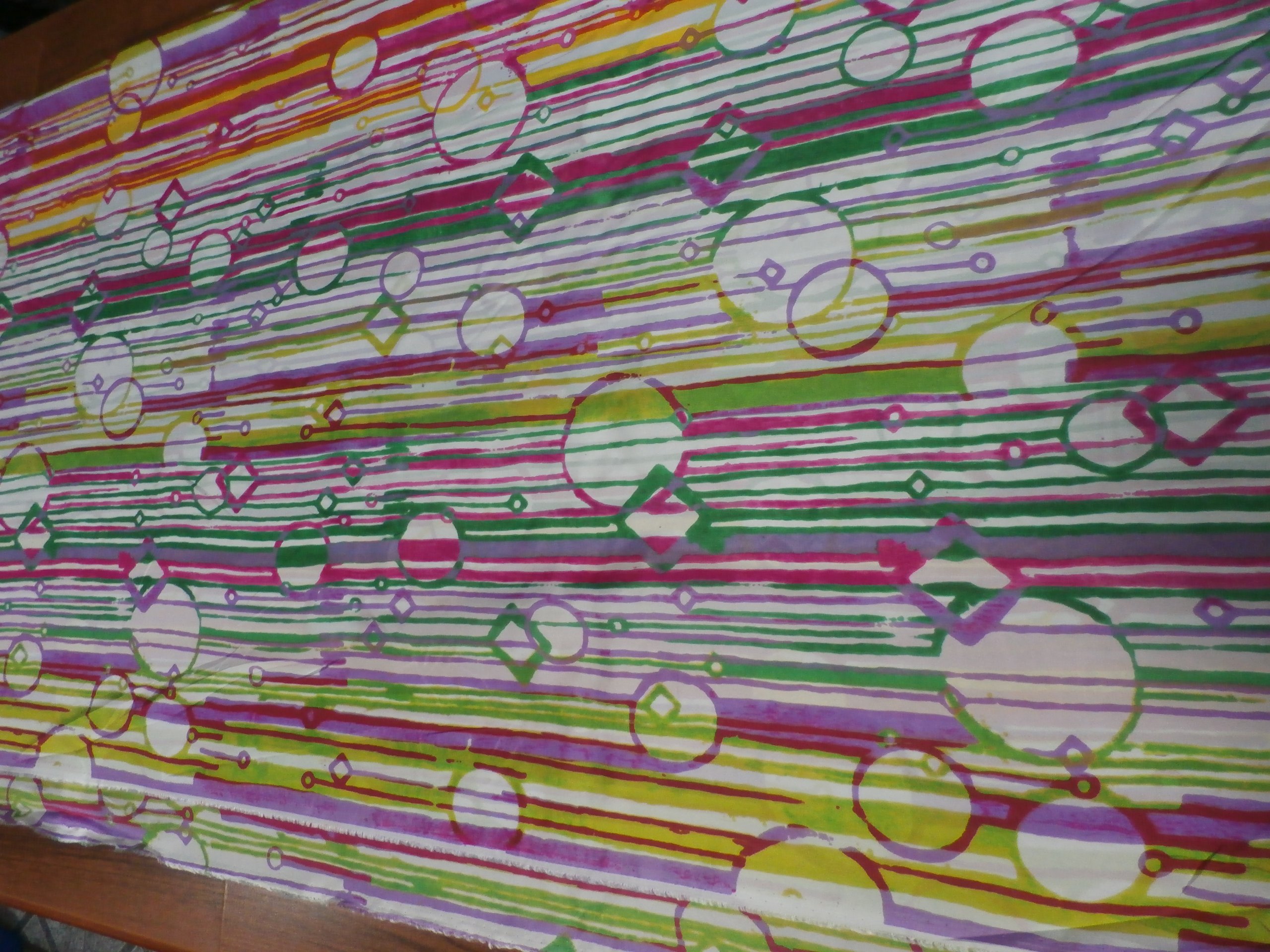 barevný hedvábný satén