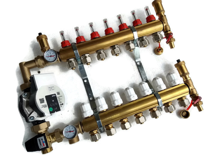 Rozdělovač 7 okruhů s čerpací skupinou pro podlahové krytiny