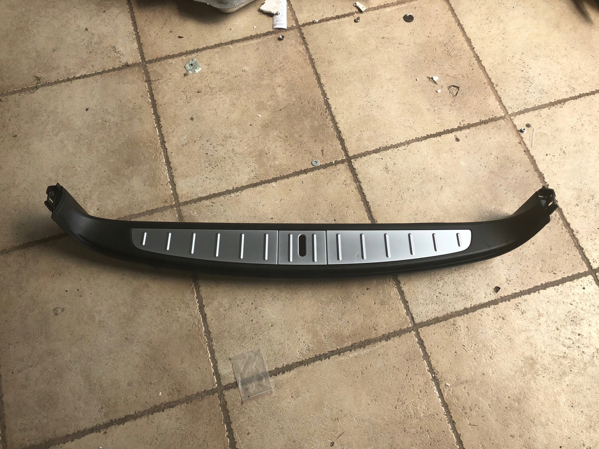 Tesla X защита капота замка багажника 1035993-00-D
