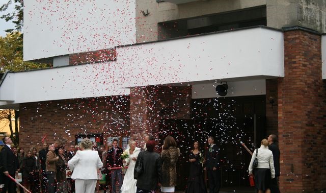 Tuby Armatki Strzelające Konfetti BIAŁE PŁATKI RÓŻ Ślub Wesele Komunia 60cm EAN (GTIN) 5901238654988