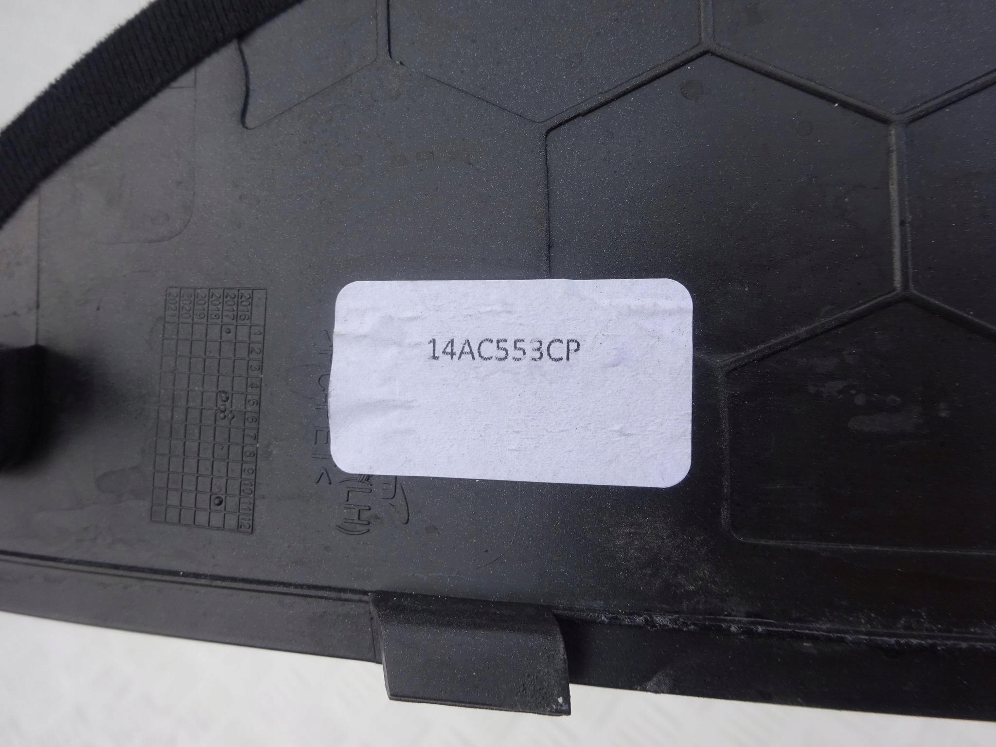 MCLAREN 520S LISTWA MASKOWNICA PROG 14AC553CP Part number 14AC553CP