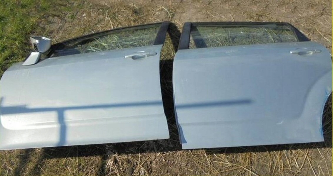 TOYOTA COROLLA VERSO 2004 2006 2007 DRZWI LEWE TYŁ