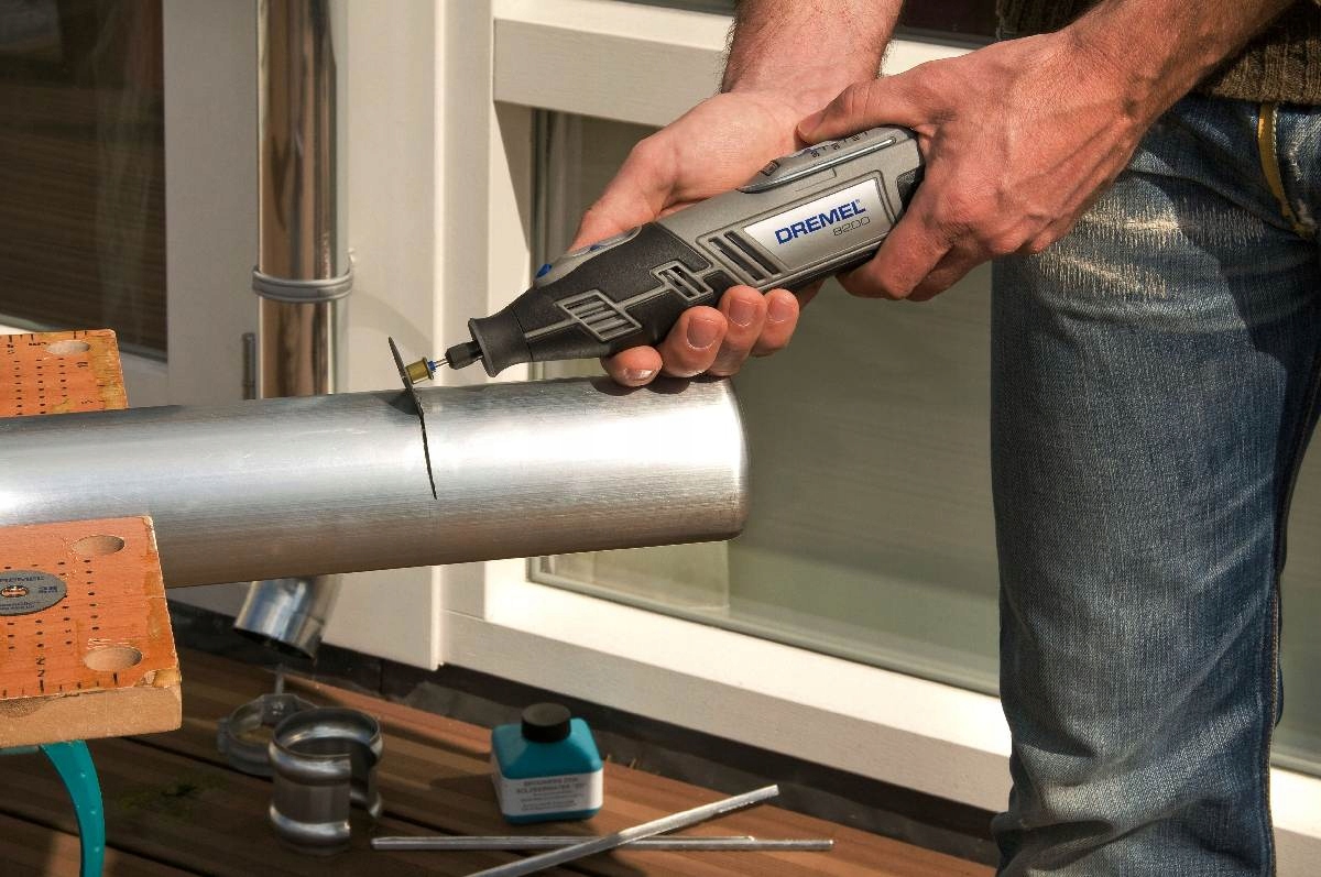 ZESTAW 10 TARCZ SPEEDCLIC SC690 DREMEL + TRZPIEŃ EAN (GTIN) 8710364045839