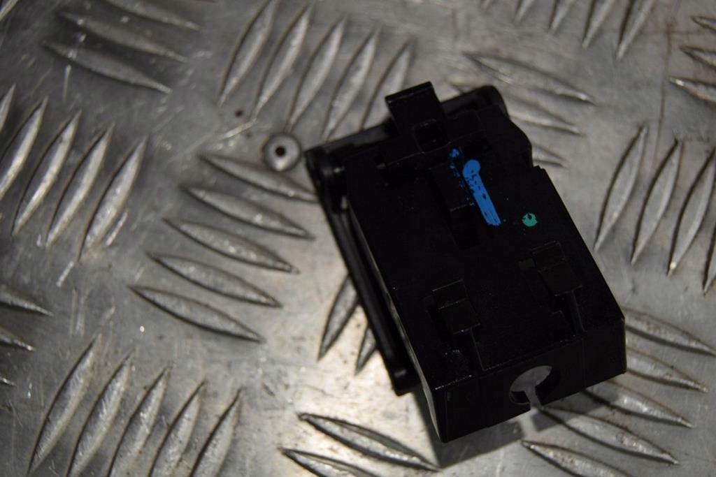 KLAMKA MASKI SILNIKA JEEP CHEROKEE KL 68103166AB Producent części Jeep OE