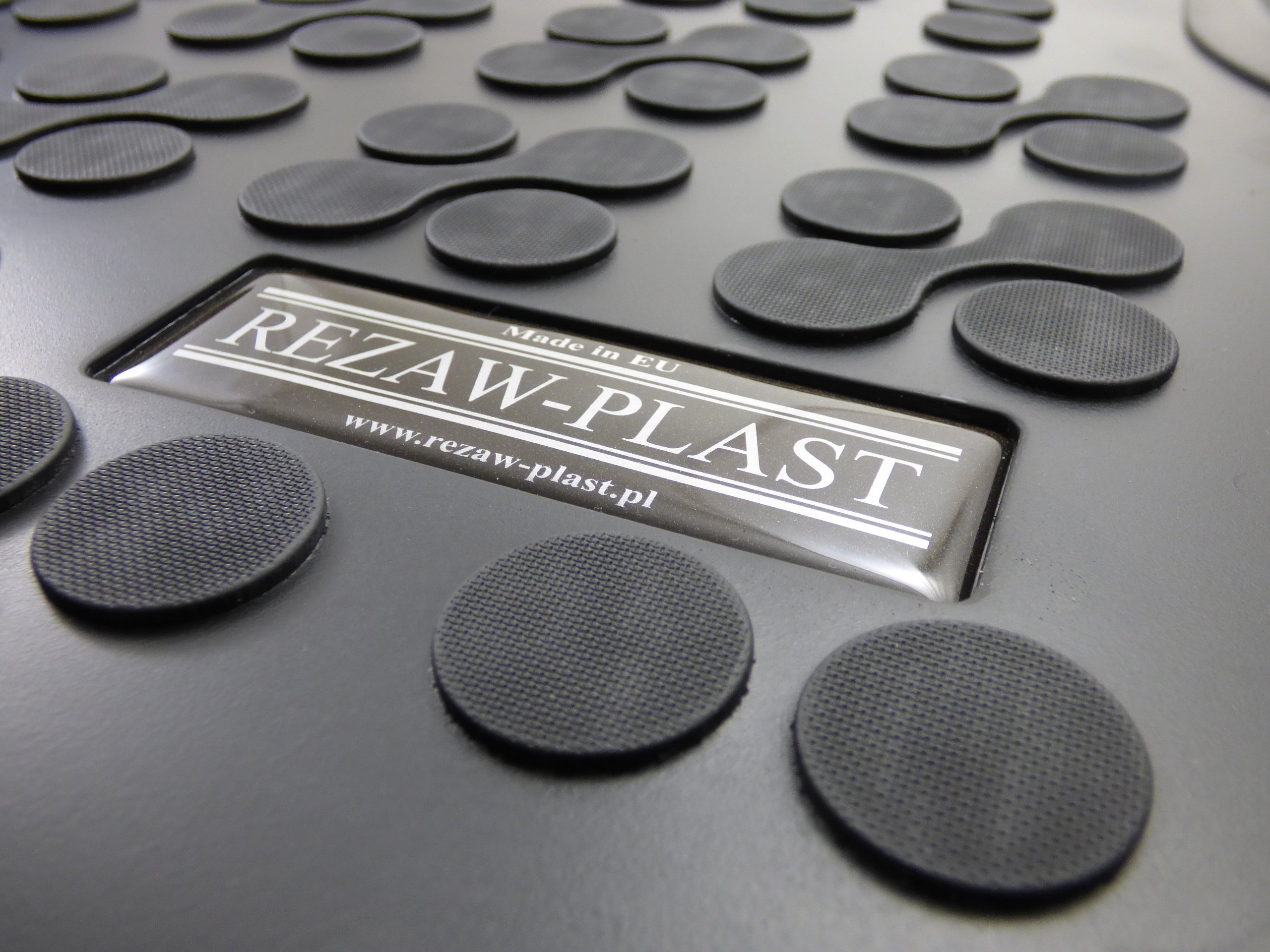 VOLVO S60 V60 XC60 - DYWANIKI GUMOWE REZAW Numer katalogowy producenta 200404