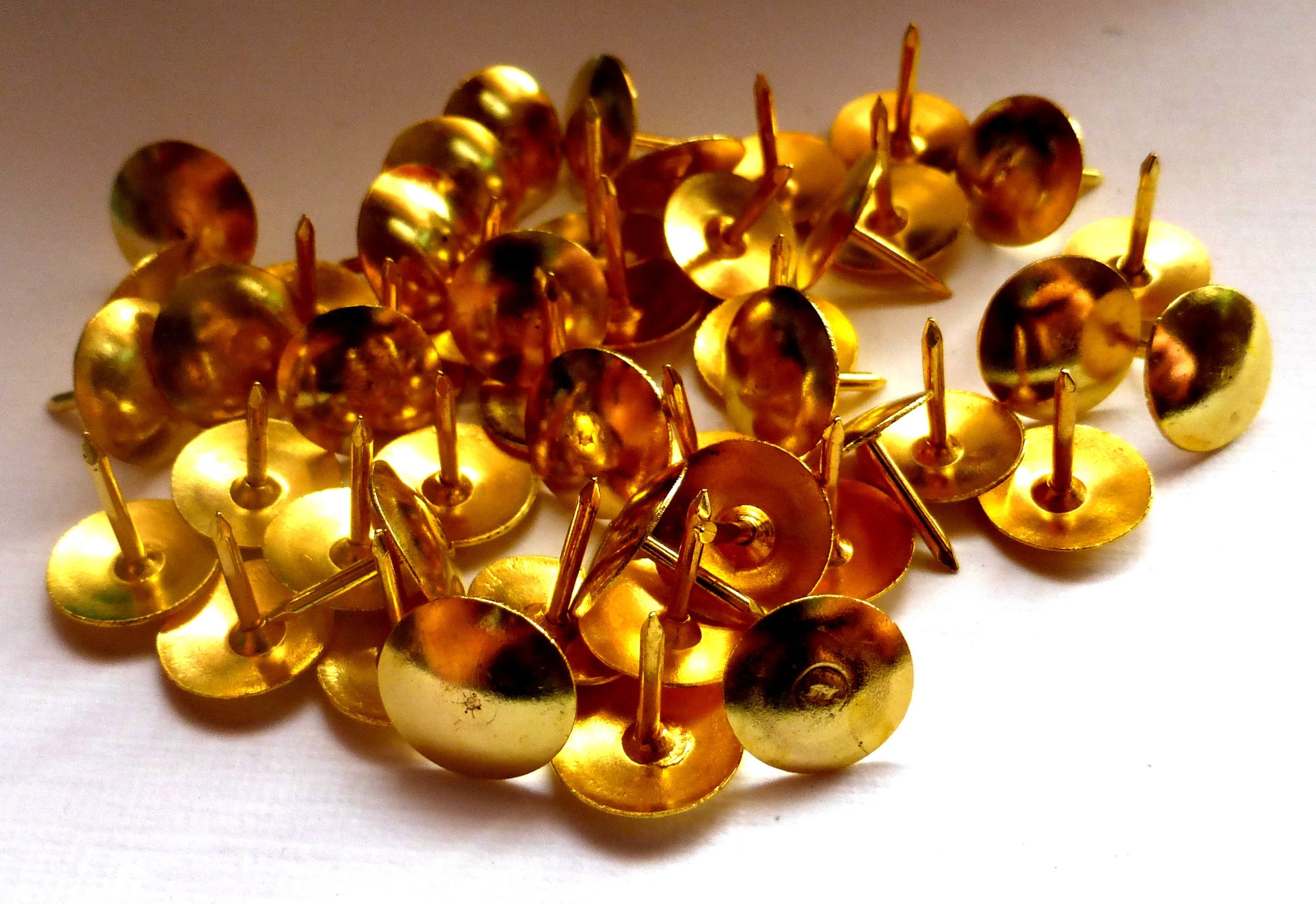 

pinezki biurowe złote 50 sztuk w pudełeczku 10mm