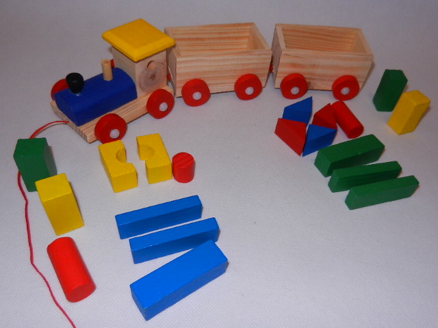 DREWNIANA KOLEJKA Z KOLOROWYMI KLOCKAMI nowość Płeć chłopcy