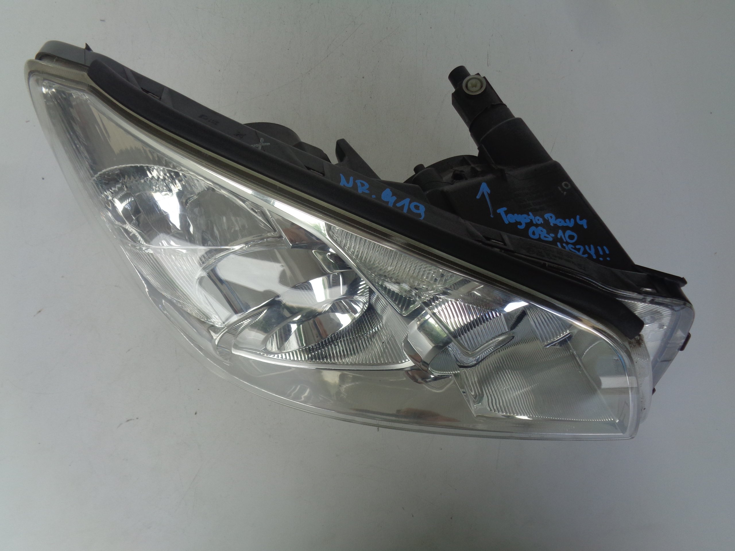 LAMPA PRAWA REFLEKTOR TOYOTA RAV 4 08-10 Strona zabudowy prawa