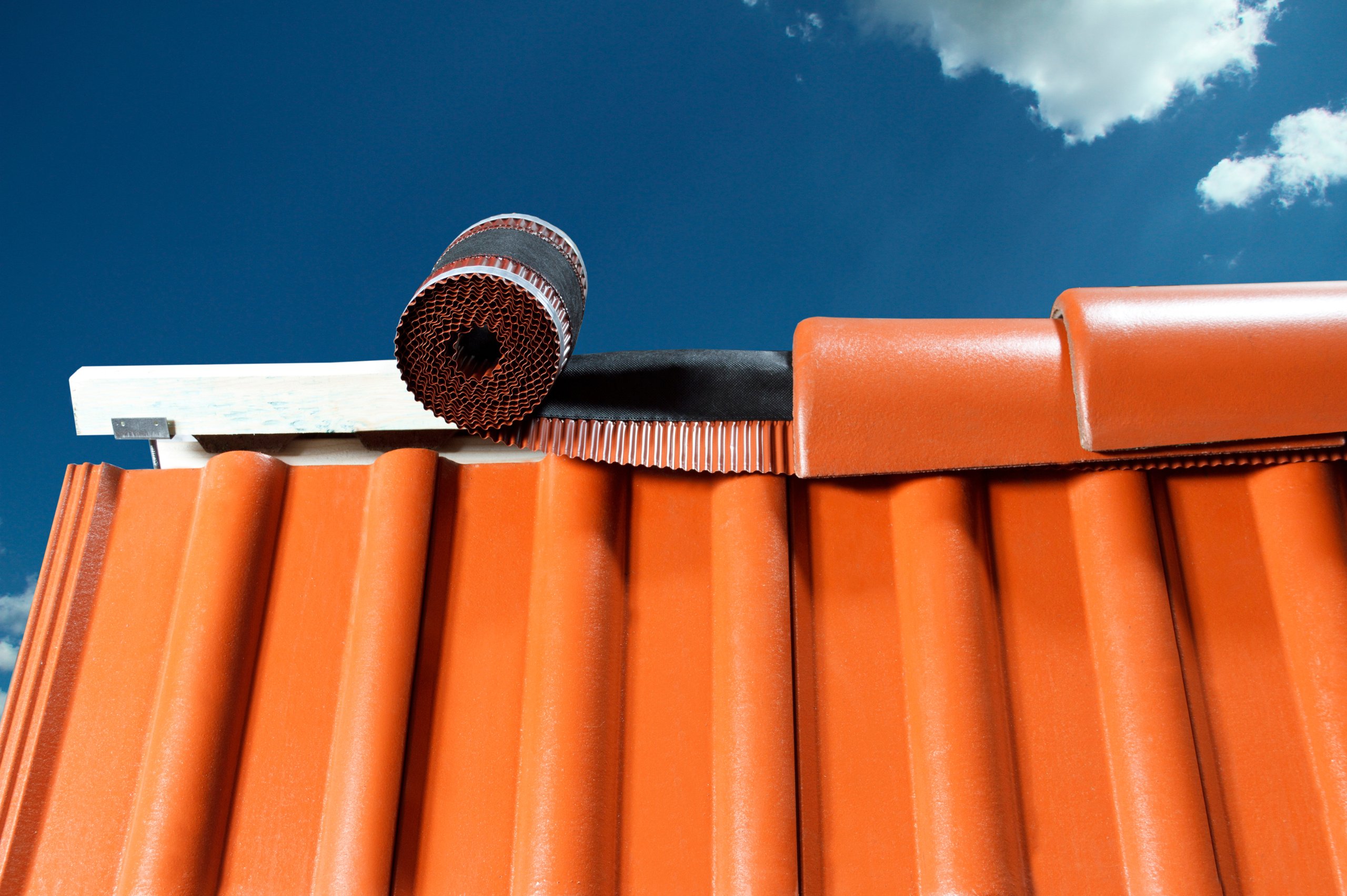 TAŚMA KALENICOWA ALUMINIOWA vRoll 24cm RAL 3011 Kod producenta 01-221