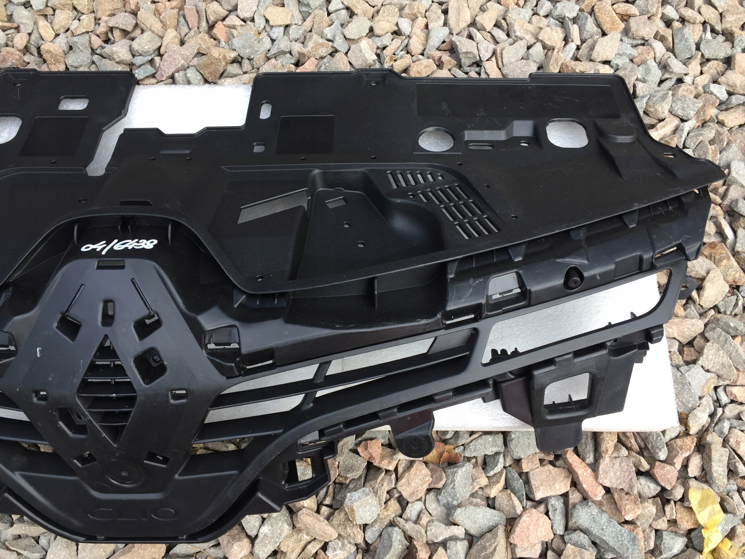 renault CLIO 4 IV решетка радиатора перед 2012-2017