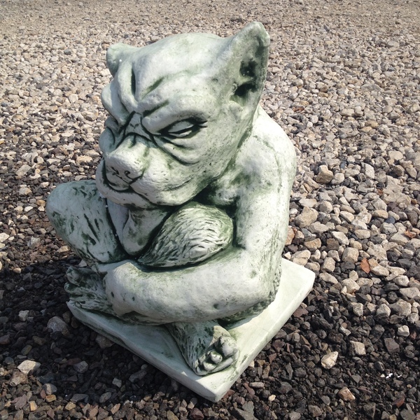 FIGURKA BETONOWA - TROLL SIEDZĄCY ZAMYŚLONY Producent inna