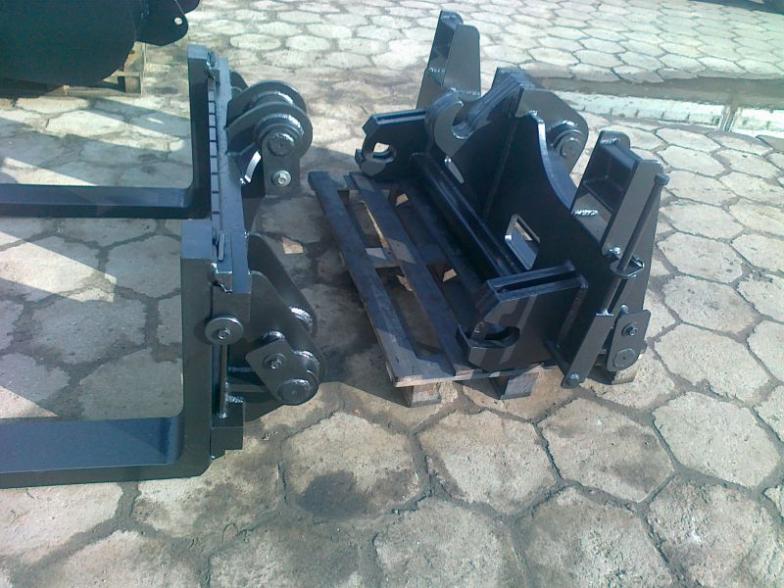 KOMATSU WA 320 SZYBKOZLACZE MECHANICZNE LADOWARKA Machine type Excavator Backhoe loader Loader