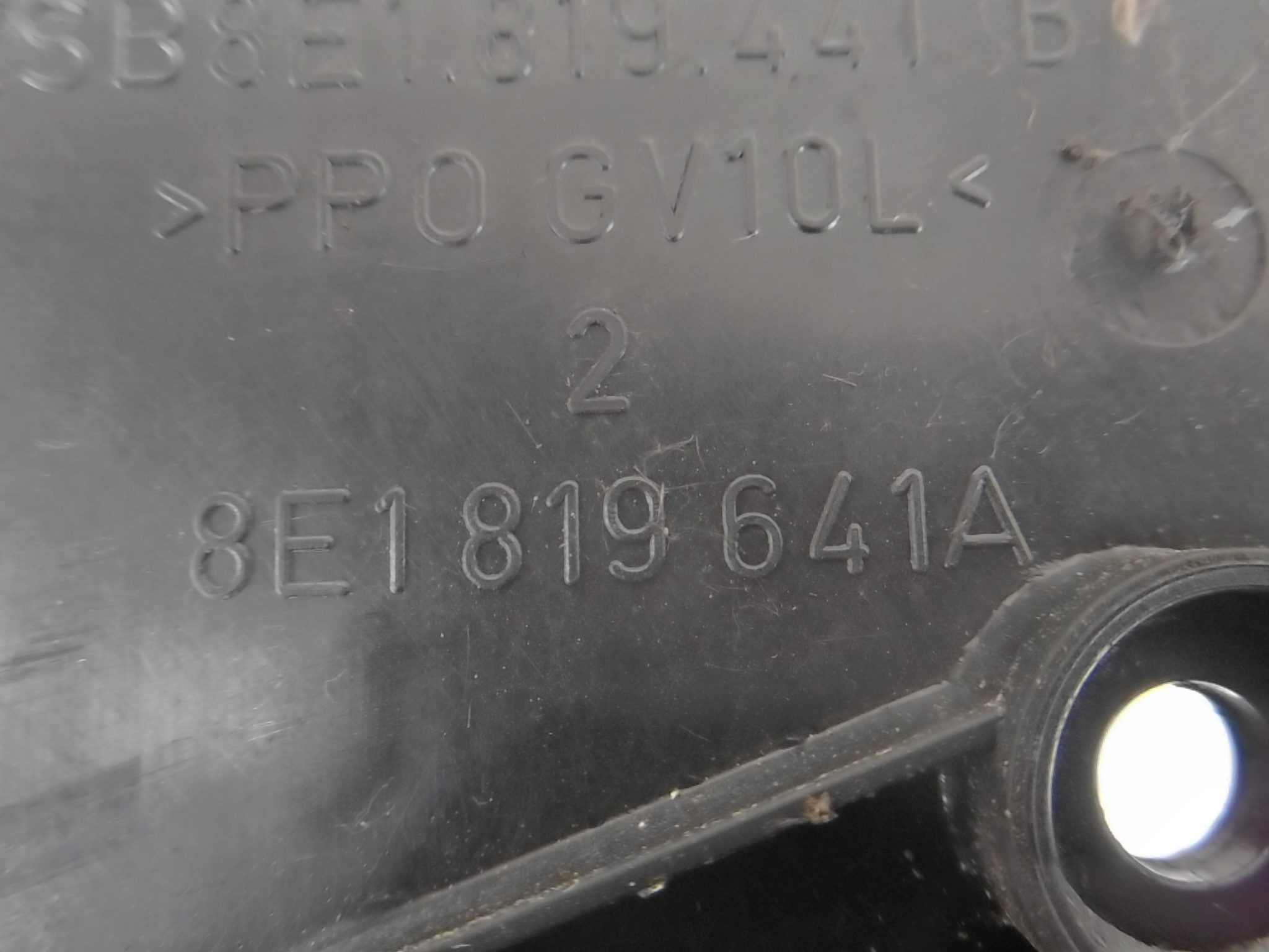 OBUDOWA FILTRA KABINOWEGO 8E1819641A A4 B7 2.5 TDI Producent części Audi OE